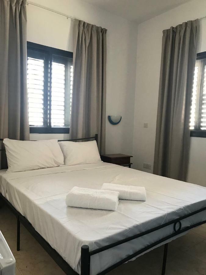 Athinas Court Lejlighedshotel Paphos Eksteriør billede